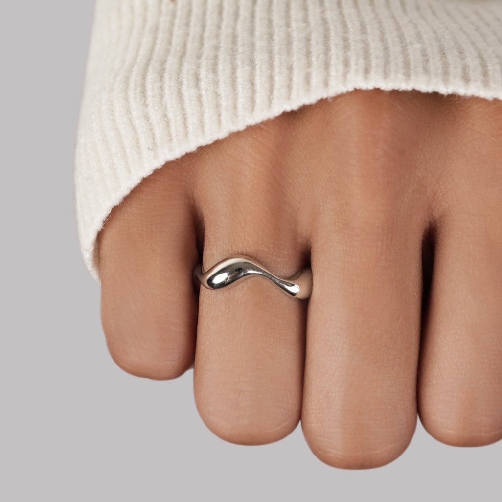 Waves – Anillo minimalista inspirado en el mar