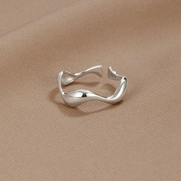 Waves – Anillo minimalista inspirado en el mar