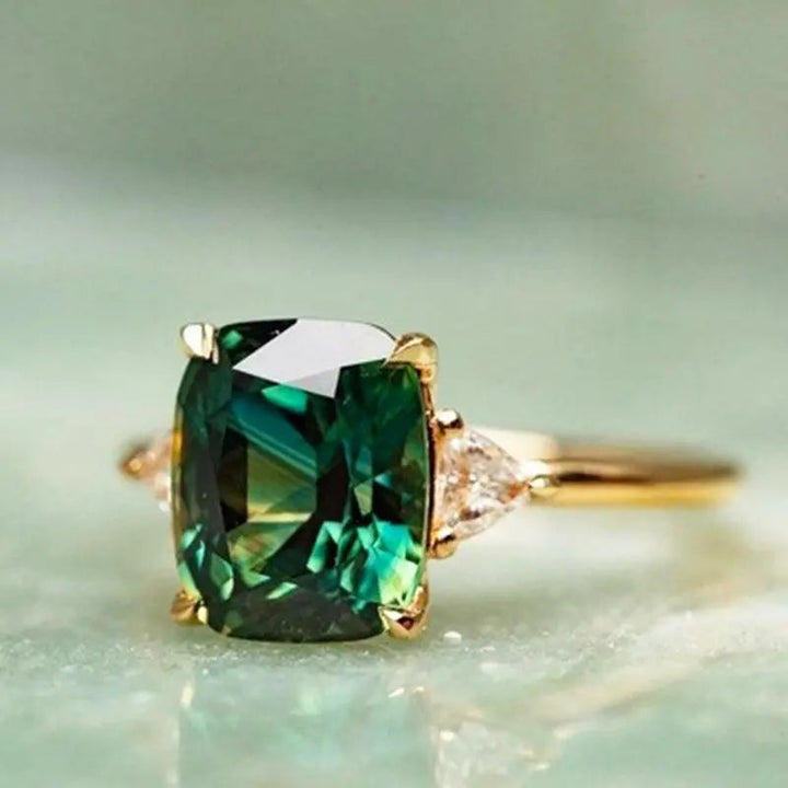 Esmeralda – Anillo Elegante Cuadrado con Esmeralda