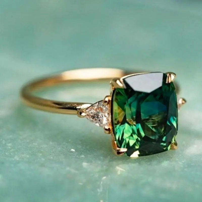 Esmeralda – Anillo Elegante Cuadrado con Esmeralda