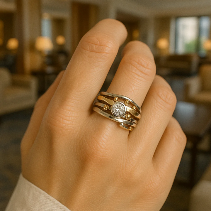 Reina – Anillo Vintage de Oro con Circonita Incrustada