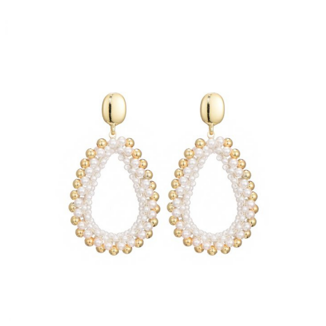 Maecy – Pendientes largos dorados con perla