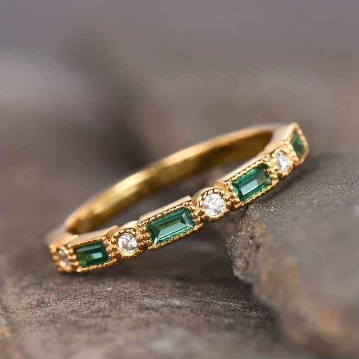 Alex – Anillo de Oro con Circonita Verde Incrustada