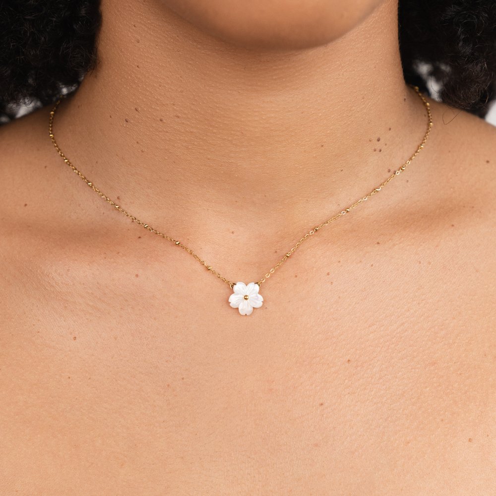 Collar Flor que Florece con Grandeza